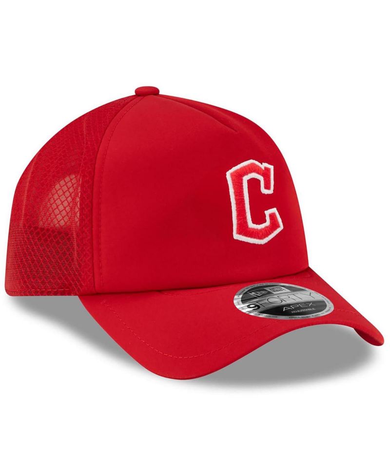 Men's Red Cleveland Guardians 2026 Batting Practice Apex 9FORTY Adjustable Trucker Hat