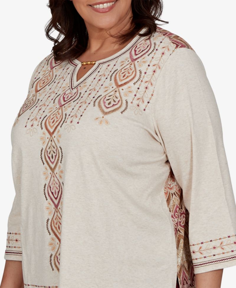 Plus Size Embroidered Medallion Keyhole Neck 3/4-Sleeve Top