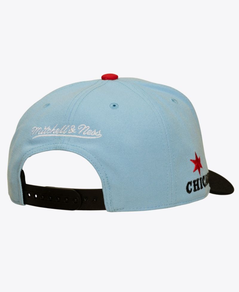 Men's Chicago Bulls In the City Pro Pinch Snapback Hat