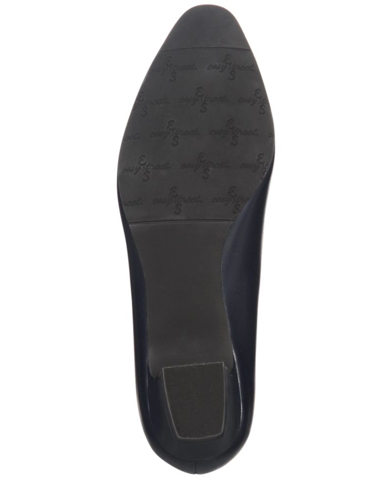 Prim Kitten Heel Pumps