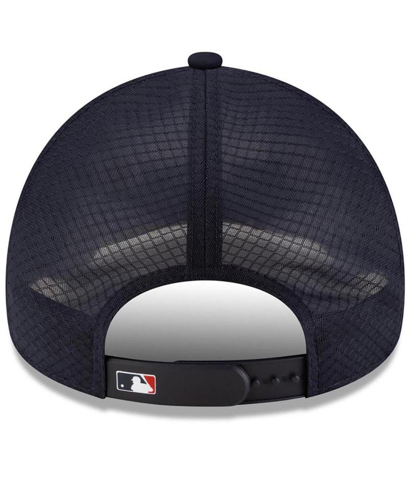 Men's Navy Atlanta Braves 2026 Batting Practice Apex 9FORTY Adjustable Trucker Hat