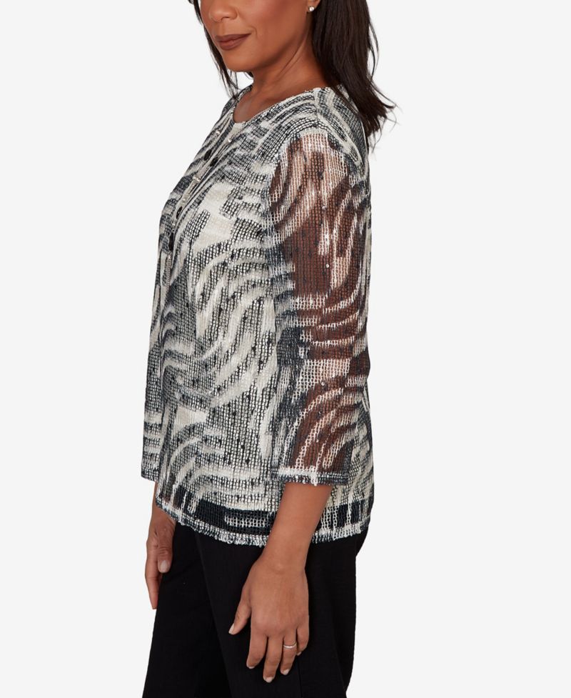 Women's Detail Driven Animal Popcorn Embellished Top with Necklace