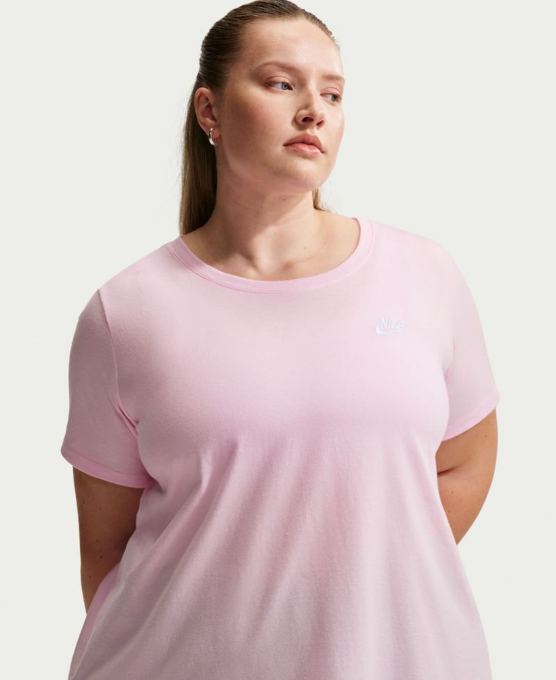 Plus Sportswear Club Essentials T-Shirt