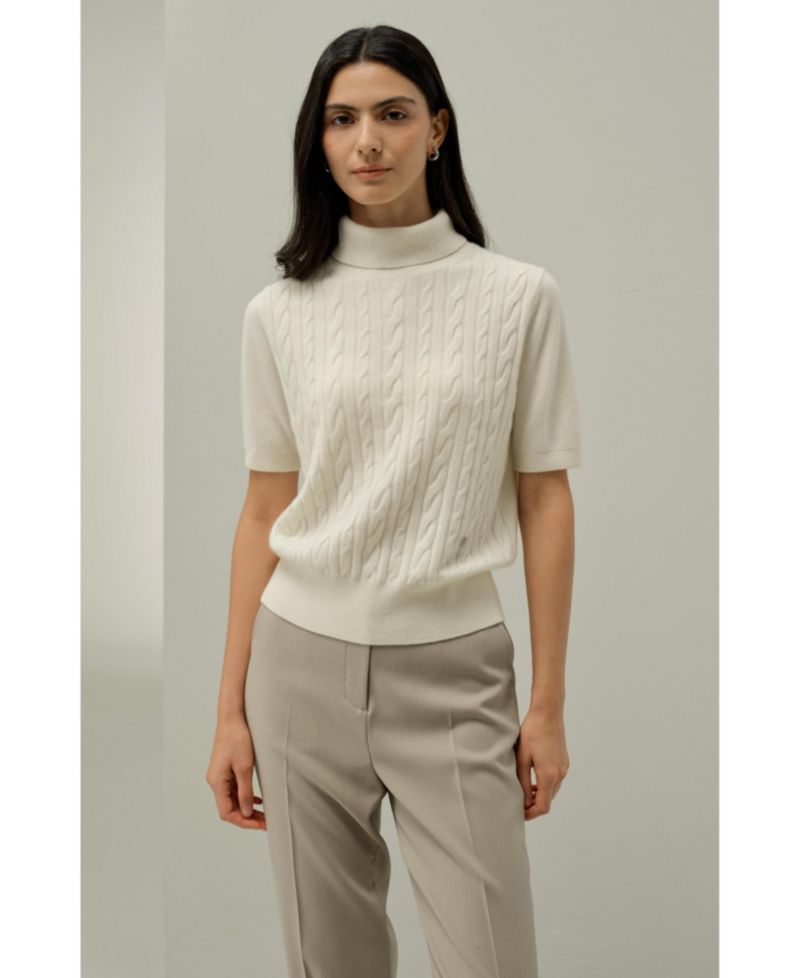 Women's Classic Cable Knit Sweater with Ribbed Edges