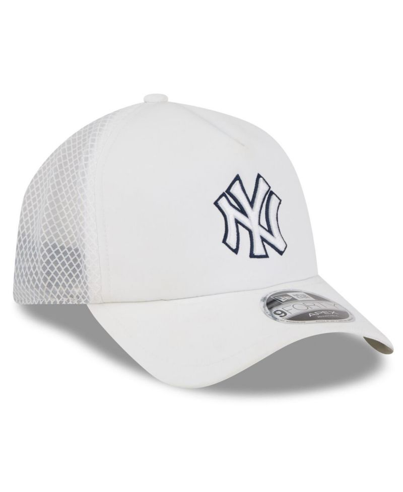 Men's White New York Yankees 2026 Batting Practice Apex 9FORTY Adjustable Trucker Hat