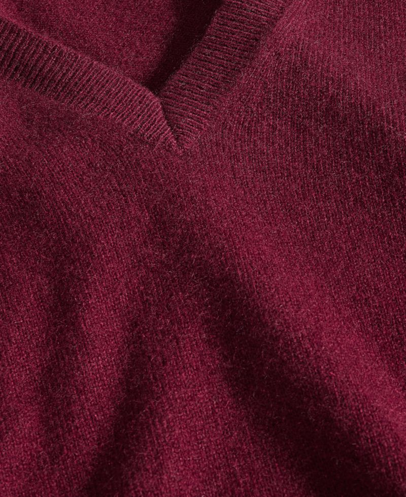 100% Cashmere Petite V-Neck Long-Sleeve Sweater