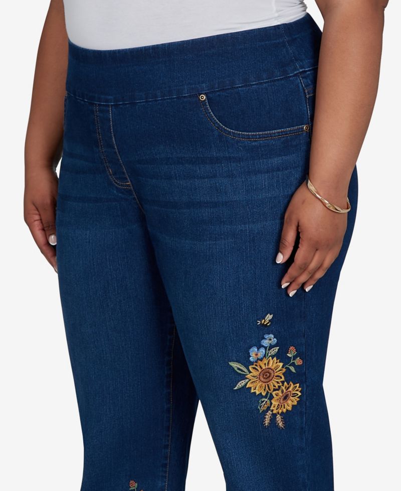 Plus Size Pull-On Cropped Denim Pants