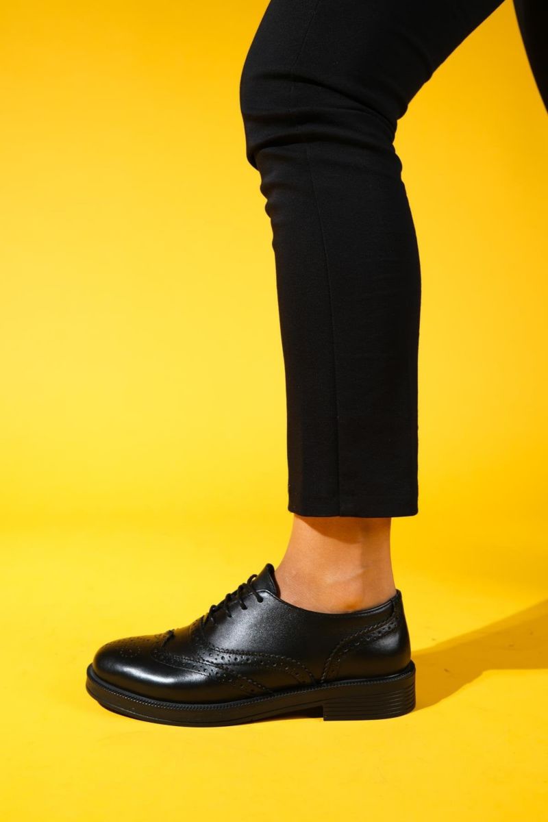 Women's Lace-Up Leather Oxford with Block Heel