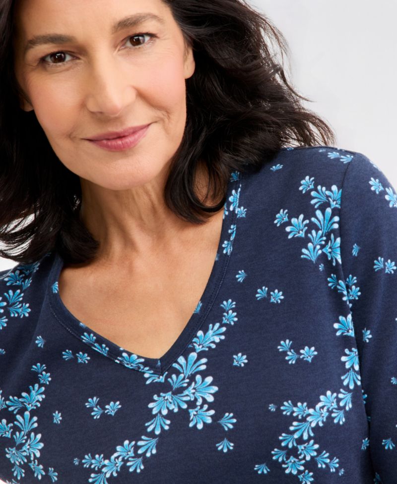 Petite V-Neck 3/4-Sleeve Scattered Floral Print T-Shirt