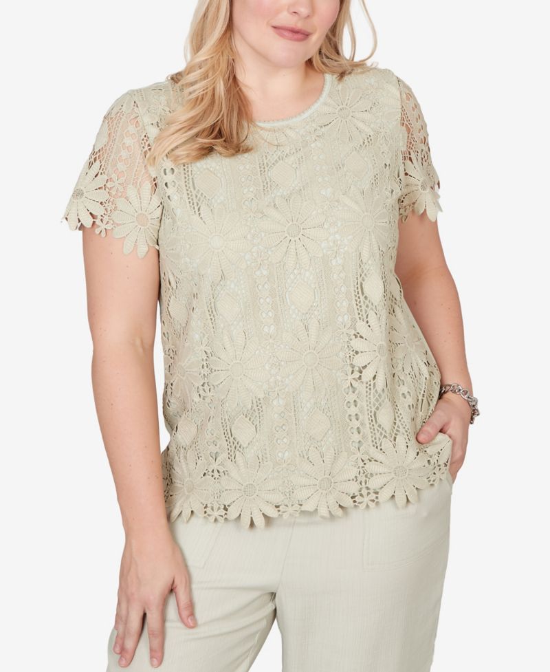 Petite Vintage Charm Floral Lace Crew Neck Short-Sleeve Top