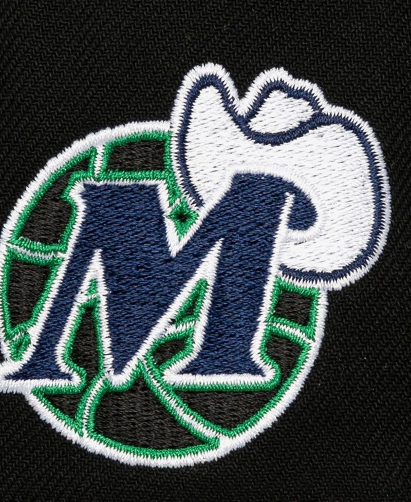 Men's Black Dallas Mavericks Class Act Pro Snapback Hat