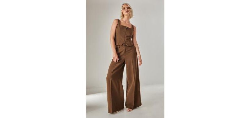Women's Zip Front Sleeveless Tailored Top