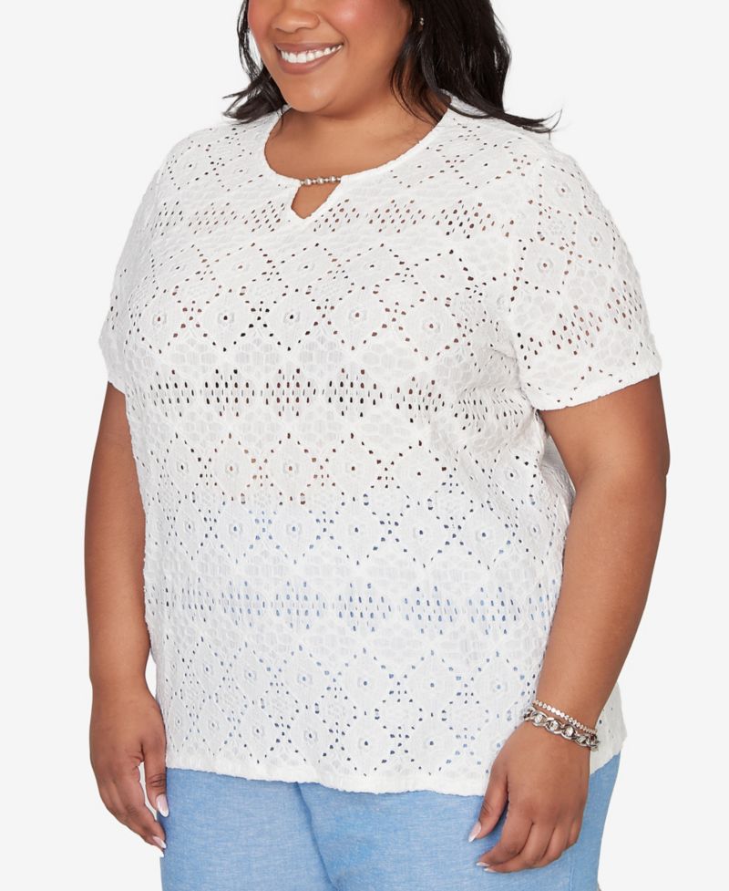 Plus Size Vintage Charm Solid Eyelet Split Beaded Neck T-Shirt
