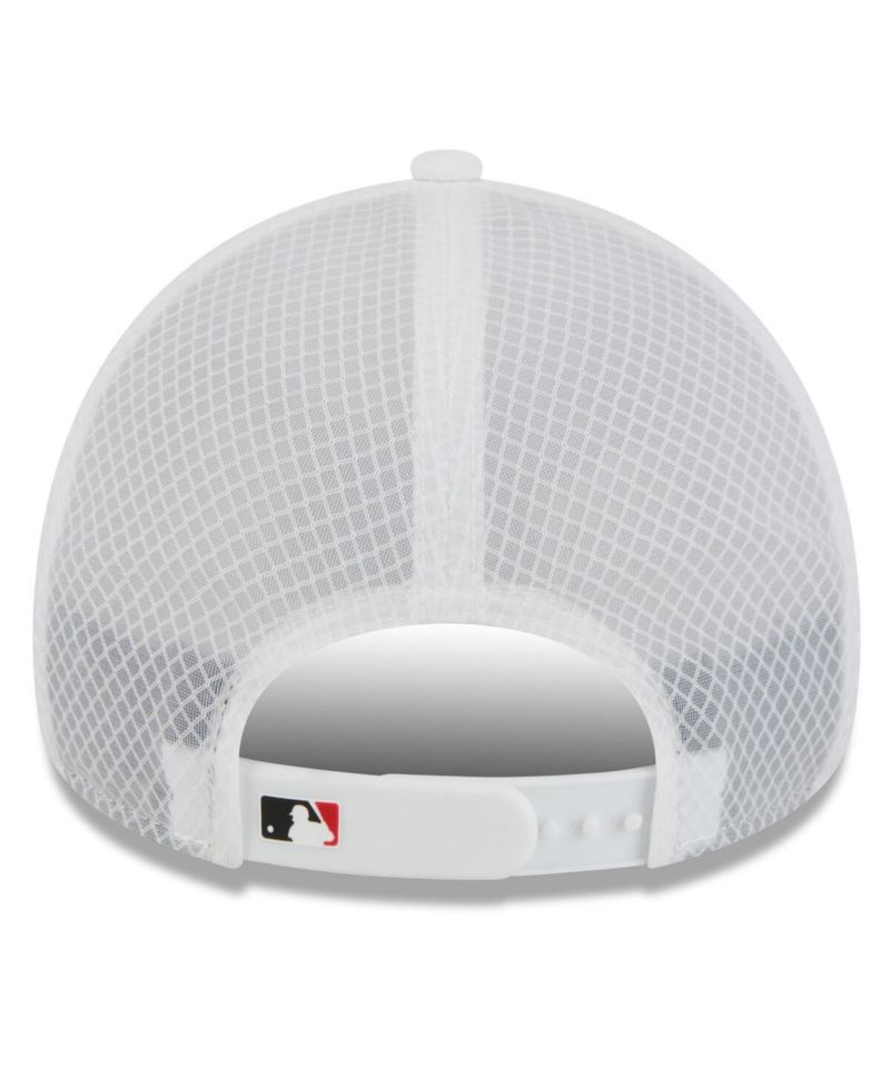 Men's White Cincinnati Reds 2026 Batting Practice Apex 9FORTY Adjustable Trucker Hat