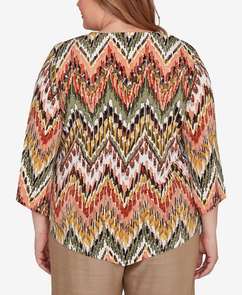 Plus Size Copper Canyon Ikat Chevron Top with Necklace