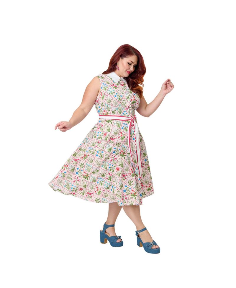 Plus Size Sleeveless Dress