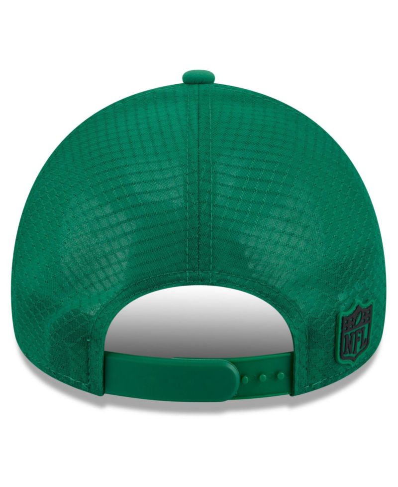 Men's Kelly Green Philadelphia Eagles 2026 Sideline Throwback Apex 9FORTY Adjustable Trucker Hat