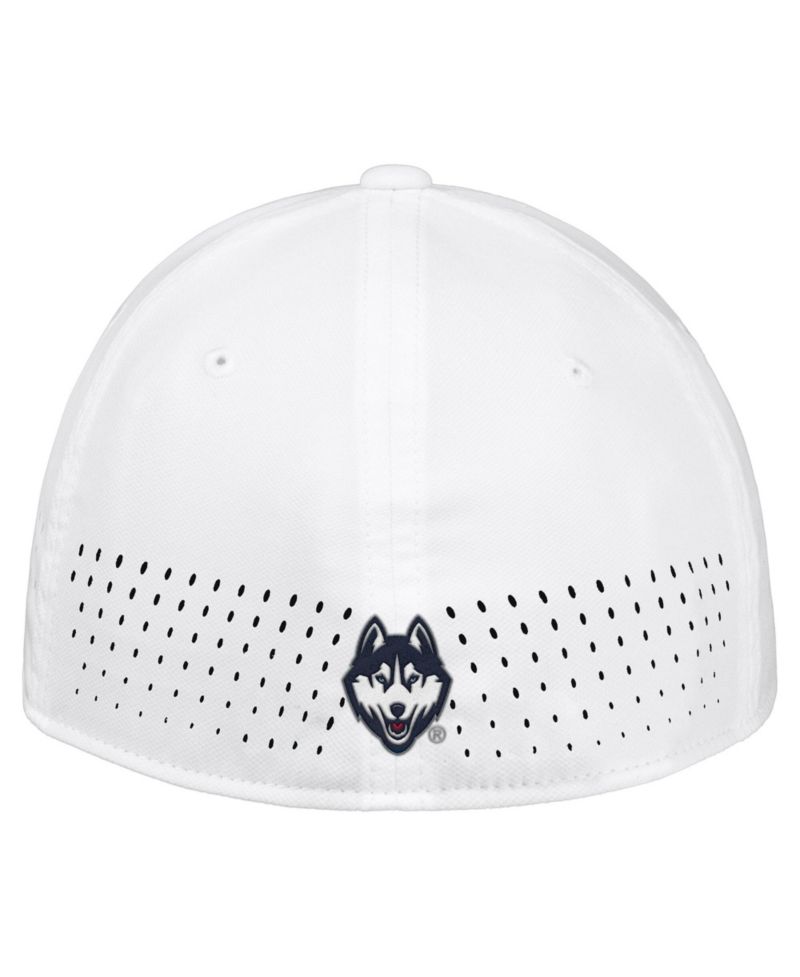 Men's White UConn Huskies 2026 On-Field AeroBill SwooshFlex Dri-FIT Hat