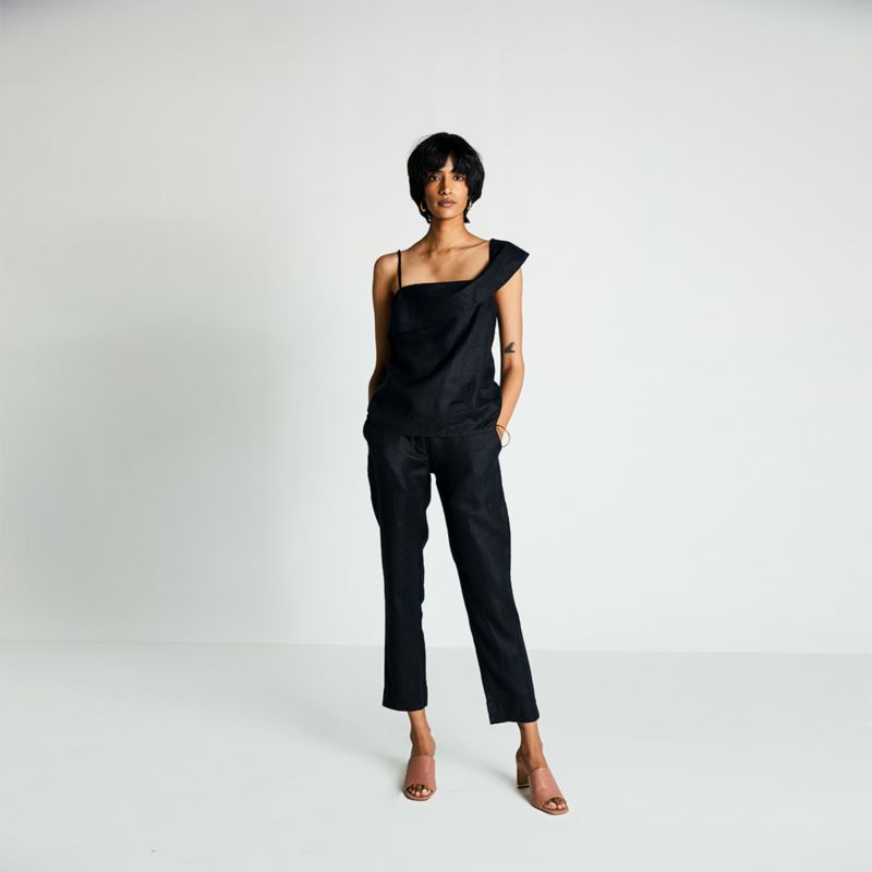 Women's The Wandering Wave top Black