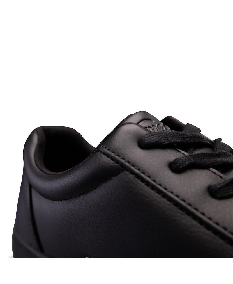 Men's All-black Low-top Sneaker
