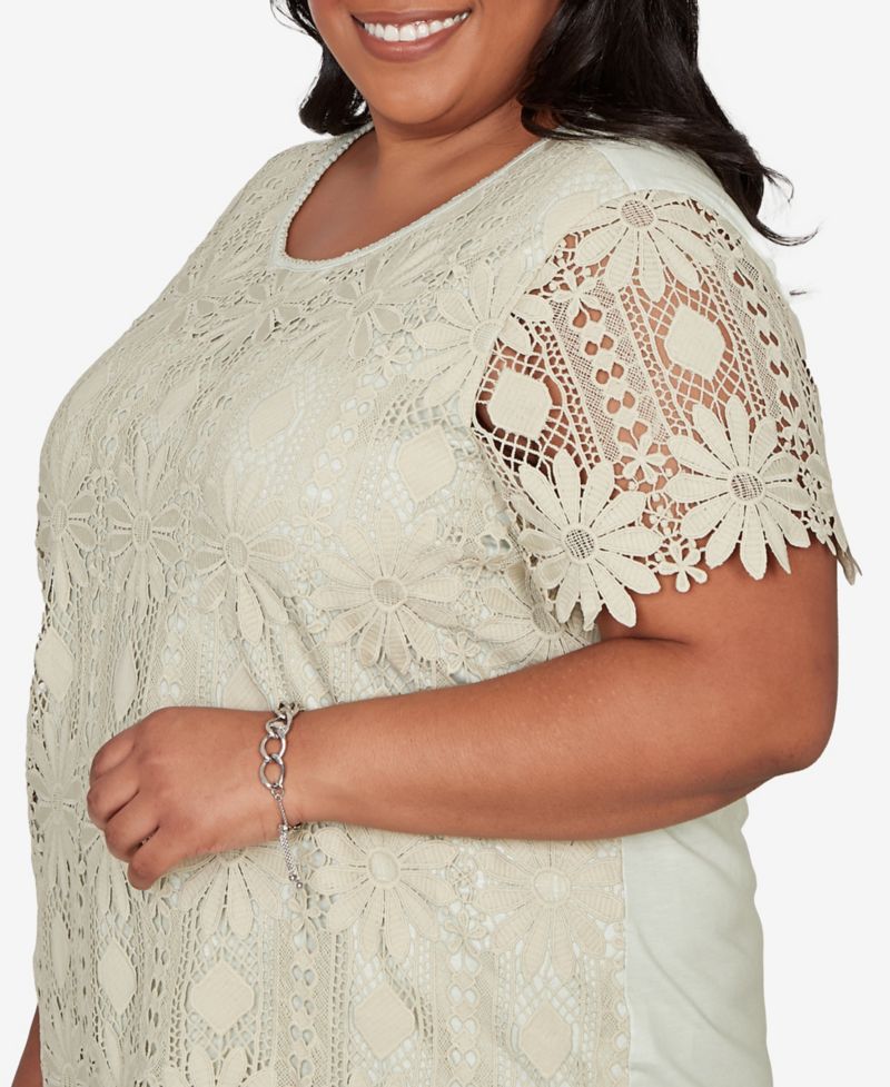 Plus Size Vintage Charm Floral Lace Short-Sleeve T-Shirt