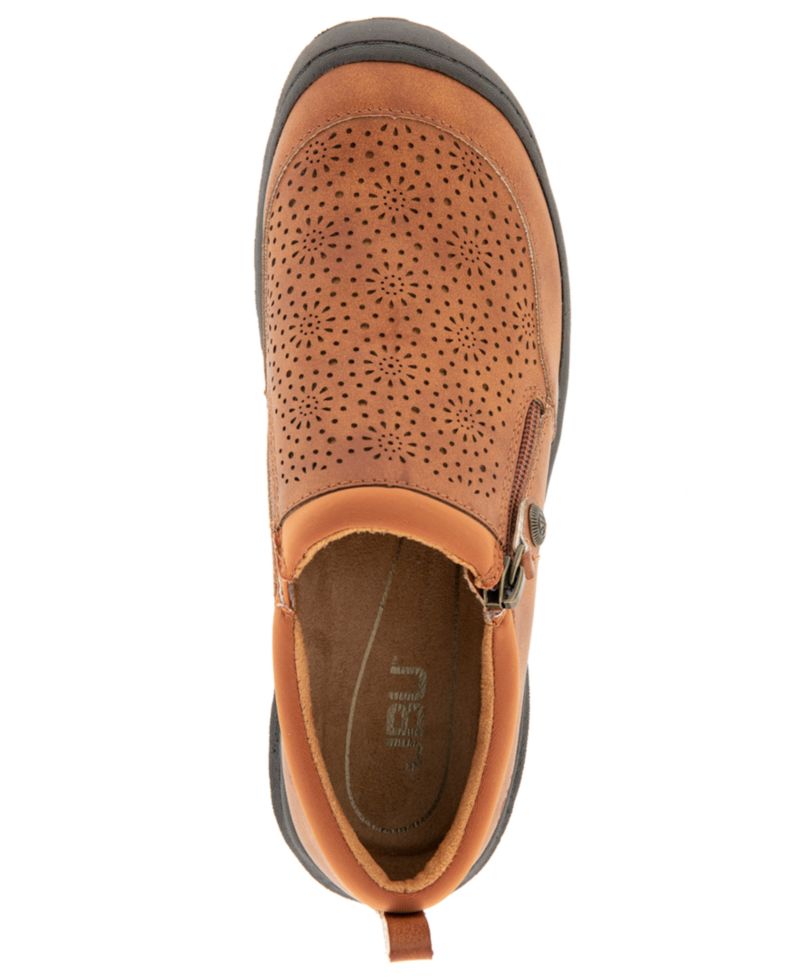 Women's Avery Closed Round Toe Casual Flats