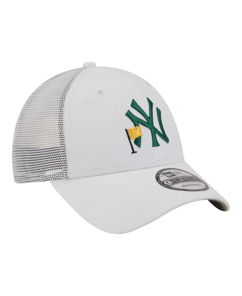 Men's White New York Yankees Flag 9FORTY Trucker Adjustable Hat