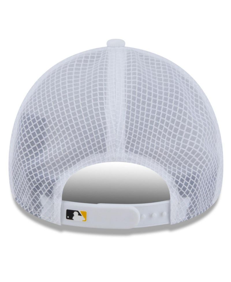 Men's White Pittsburgh Pirates 2026 Batting Practice Apex 9FORTY Adjustable Trucker Hat