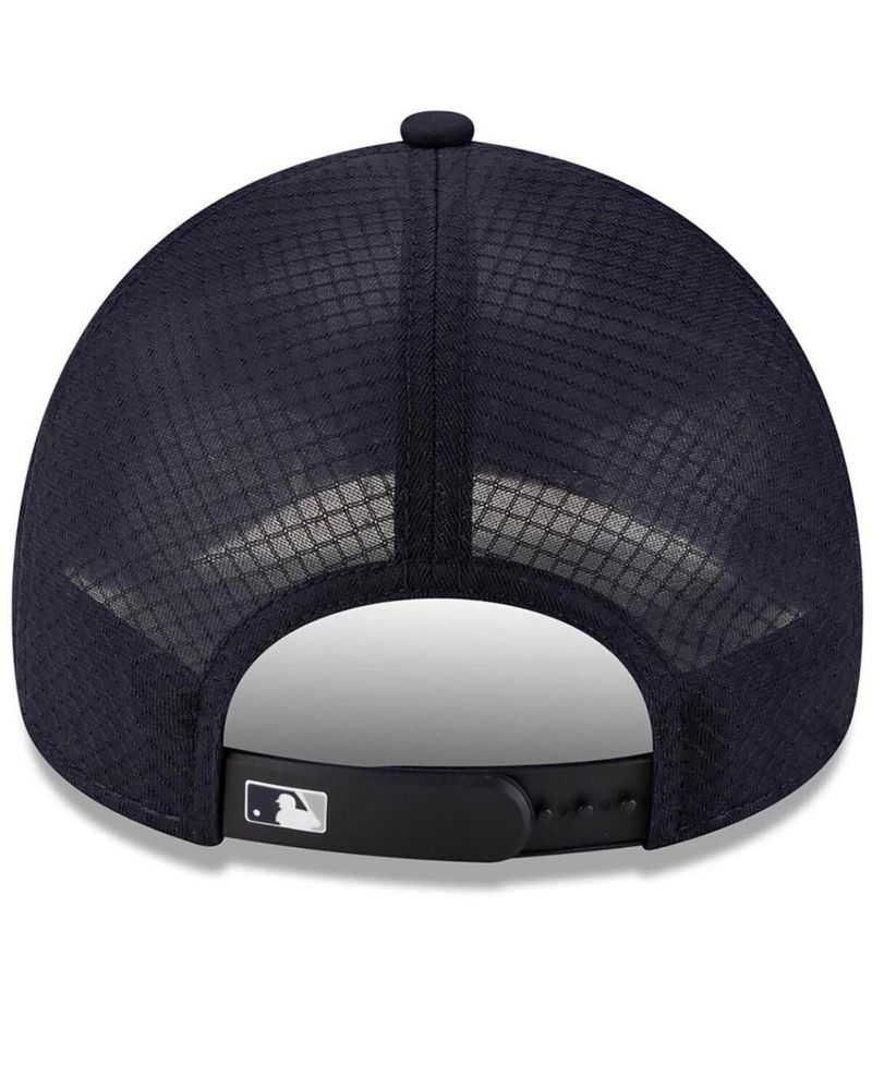 Men's Navy New York Yankees 2026 Batting Practice Apex 9FORTY Adjustable Trucker Hat