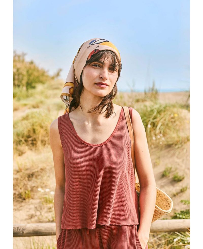 Women's Square Scarf (Carr&eacute;)