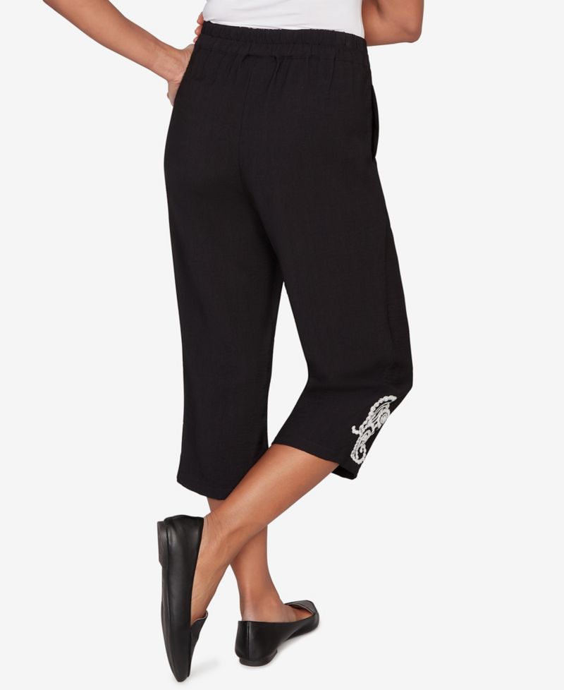 Women's Crowd Pleaser Paisley Embroidered Relaxed Capri Pants