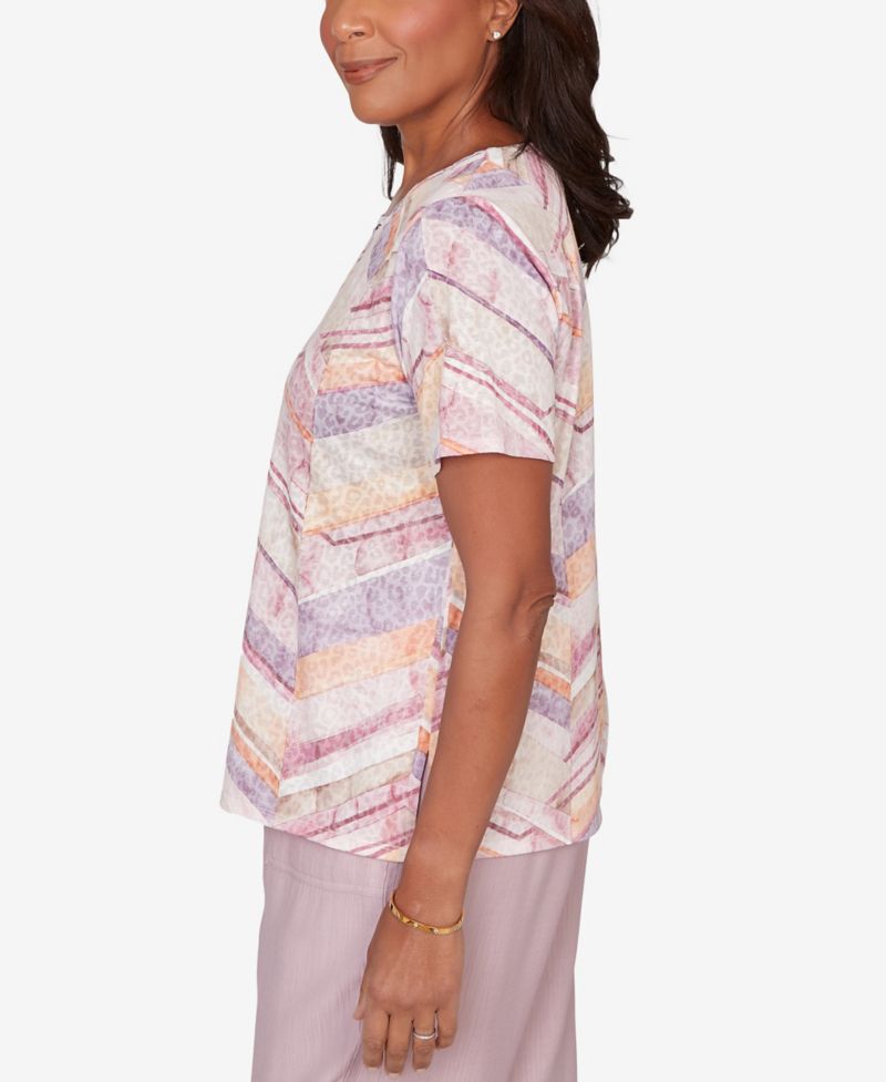 Women's Vintage Charm Chevron Geometric Short-Sleeve T-Shirt