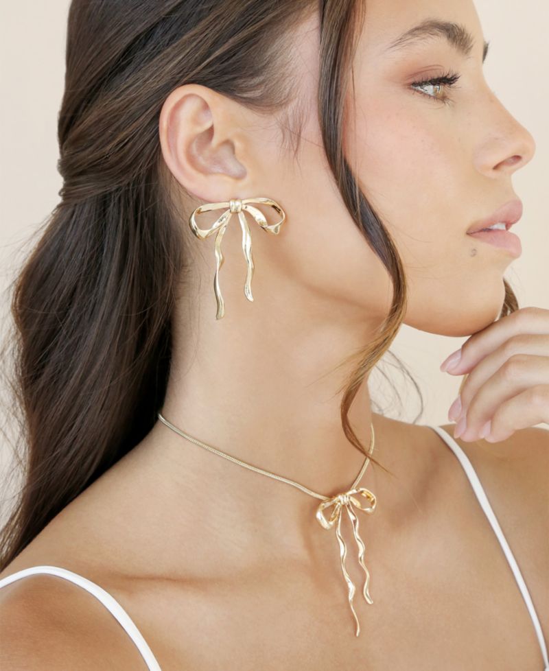 Bow Pendant Necklace