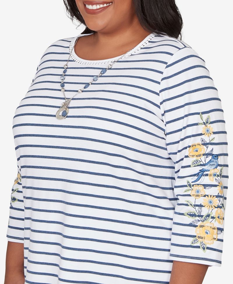 Plus Size Classic Floral Embroidered Stripe Top with Necklace