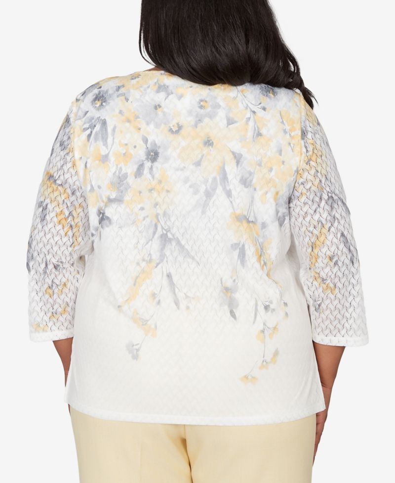 Plus Size Al Fresco Textured Floral Crew Neck Top