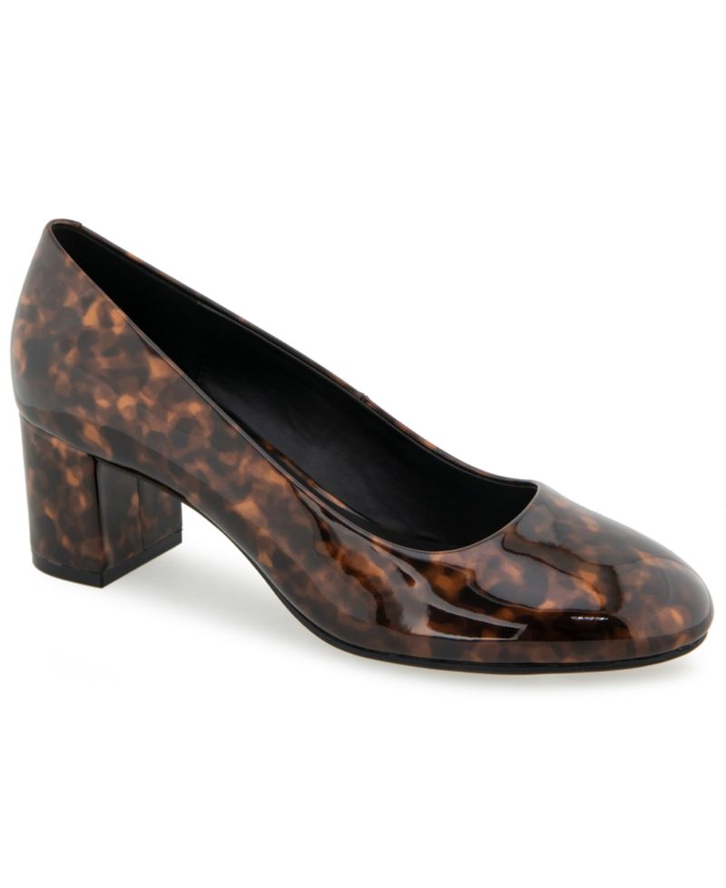 Women's Ebel Round Toe Dress Pumps