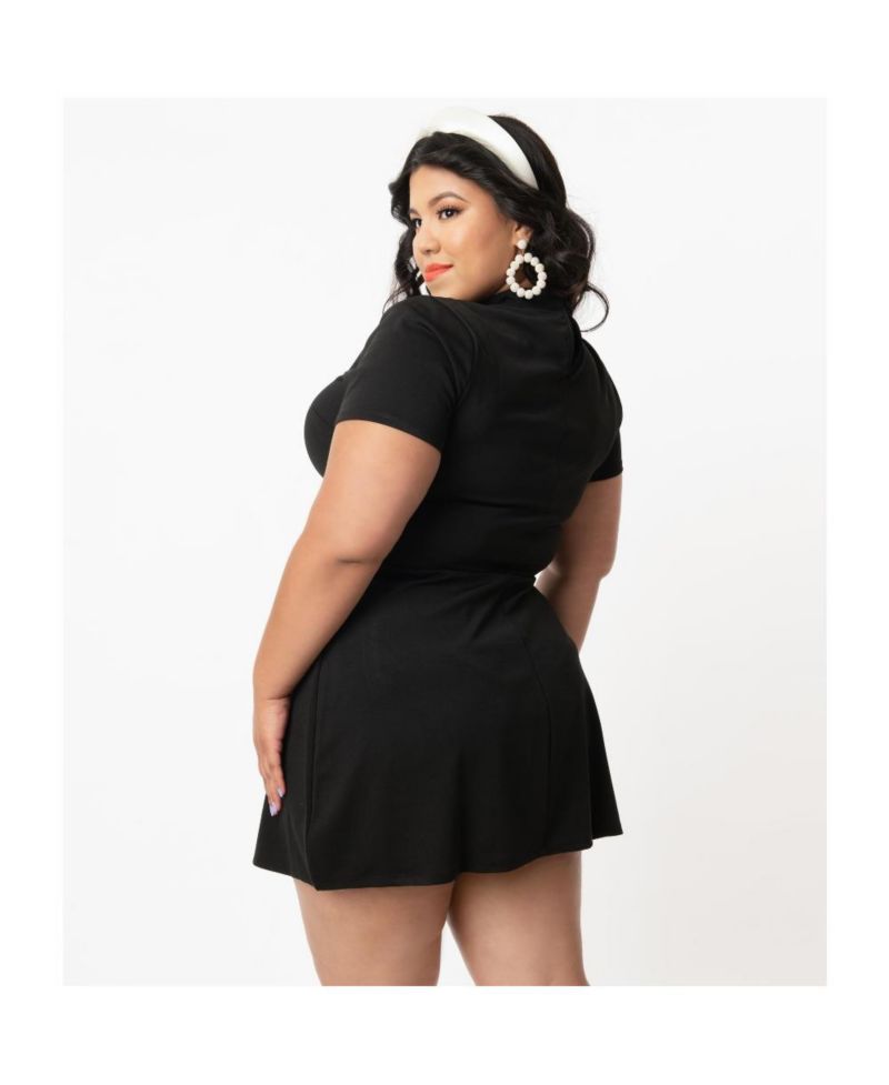 Plus Size Mock Neck Short Sleeve Wave Maker Shift Dress