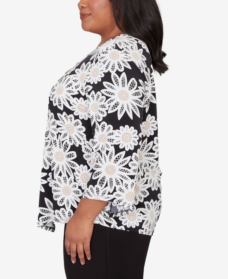 Plus Size Classic Daisy Pointed Hem Top with Necklace