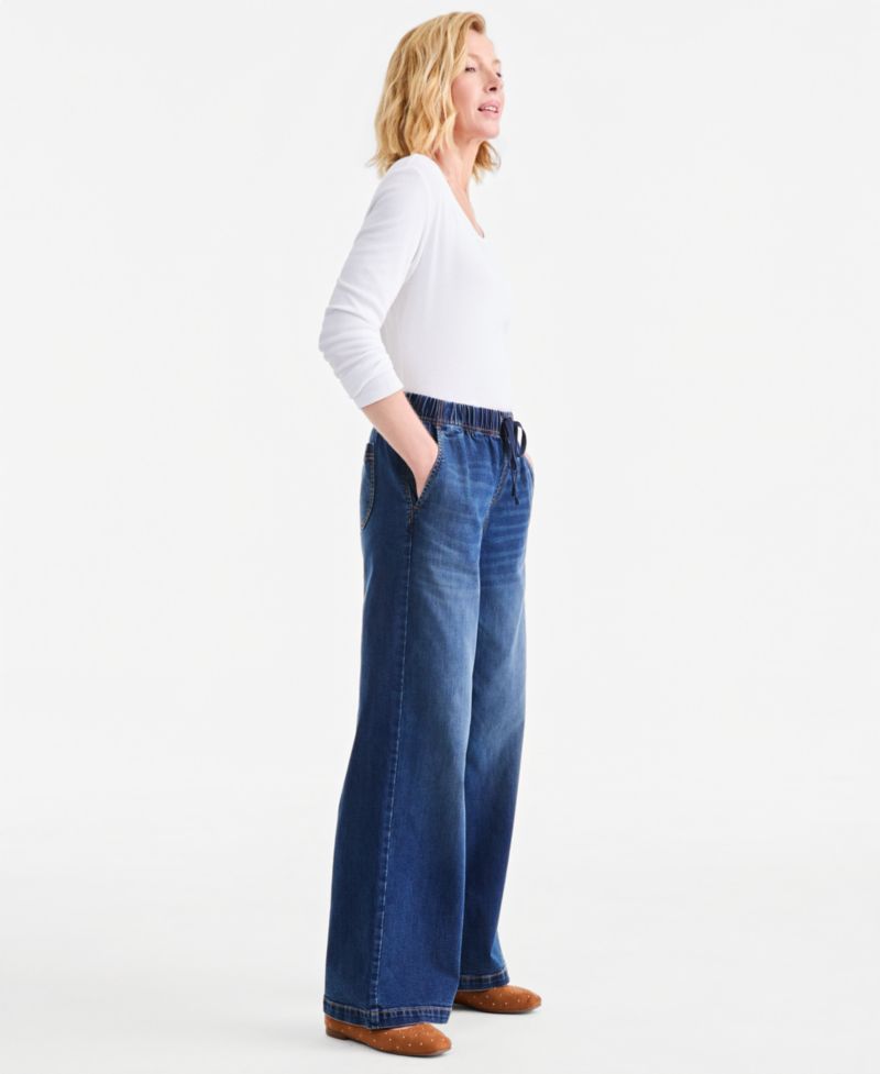 Women's Petite High-Rise Wide-Leg Pull-On Jeans