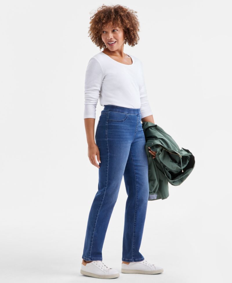 Women's Straight Leg Pull-On Jeans