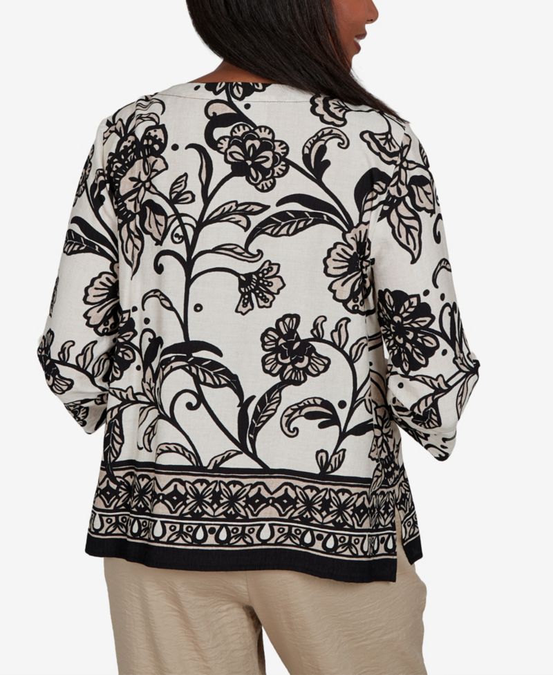 Women's Travel Advisory Scroll Border Top With Necklace