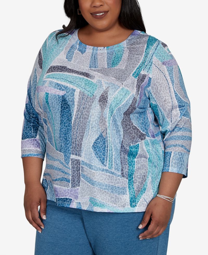 Plus Size 3/4-Sleeve Side-Slit T-Shirt