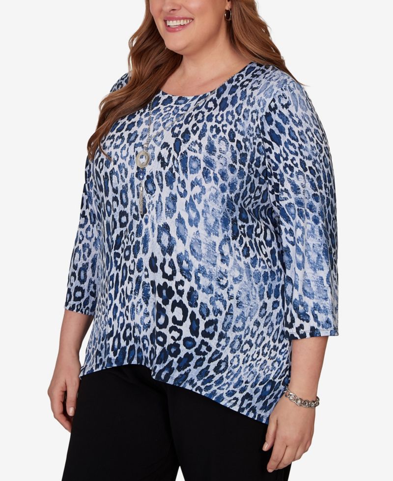 Plus Size Animal Puff Printed Top with Necklace