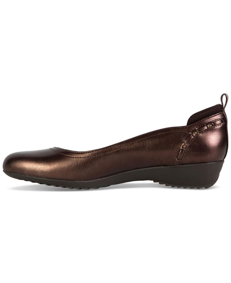 Women's Vivian Round Toe Flats