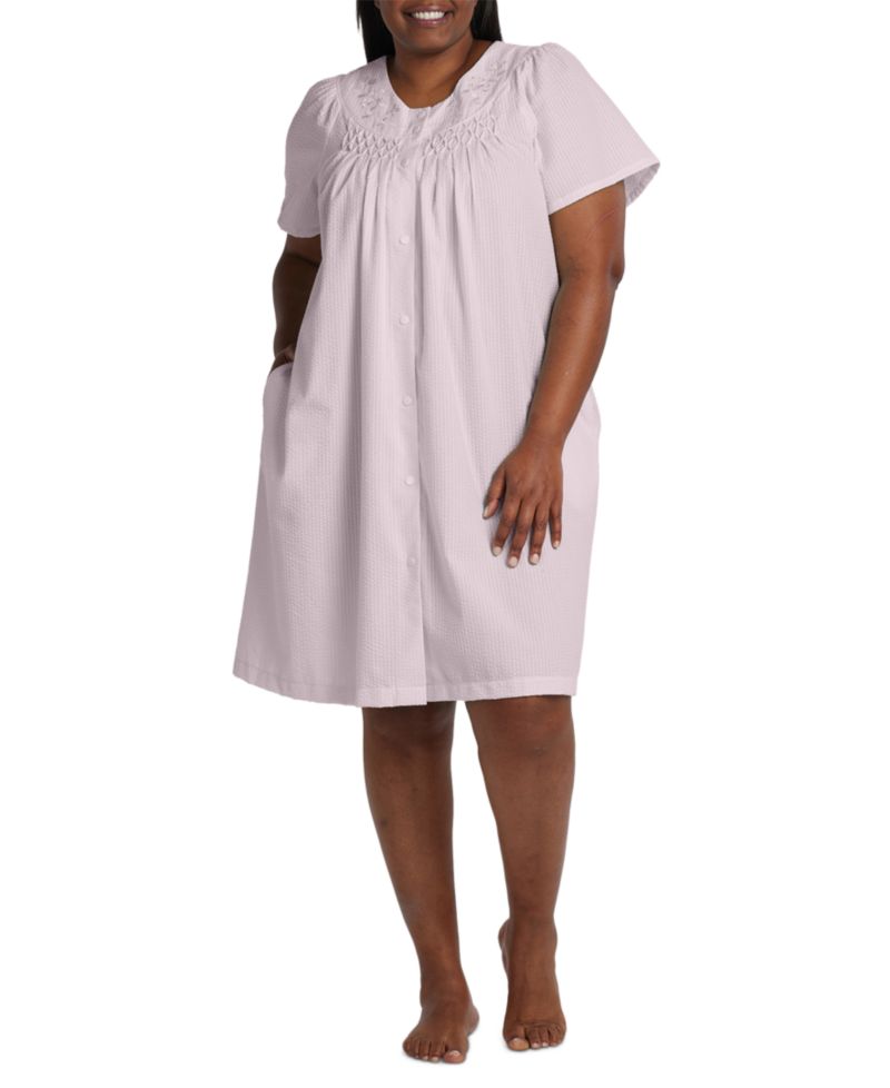 Plus Size Snap-Front Short Seersucker Robe