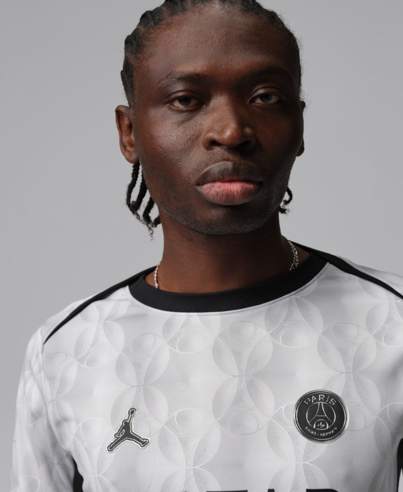 Men's Black Paris Saint-Germain Long Sleeve Pre-Match Dri-FIT Top
