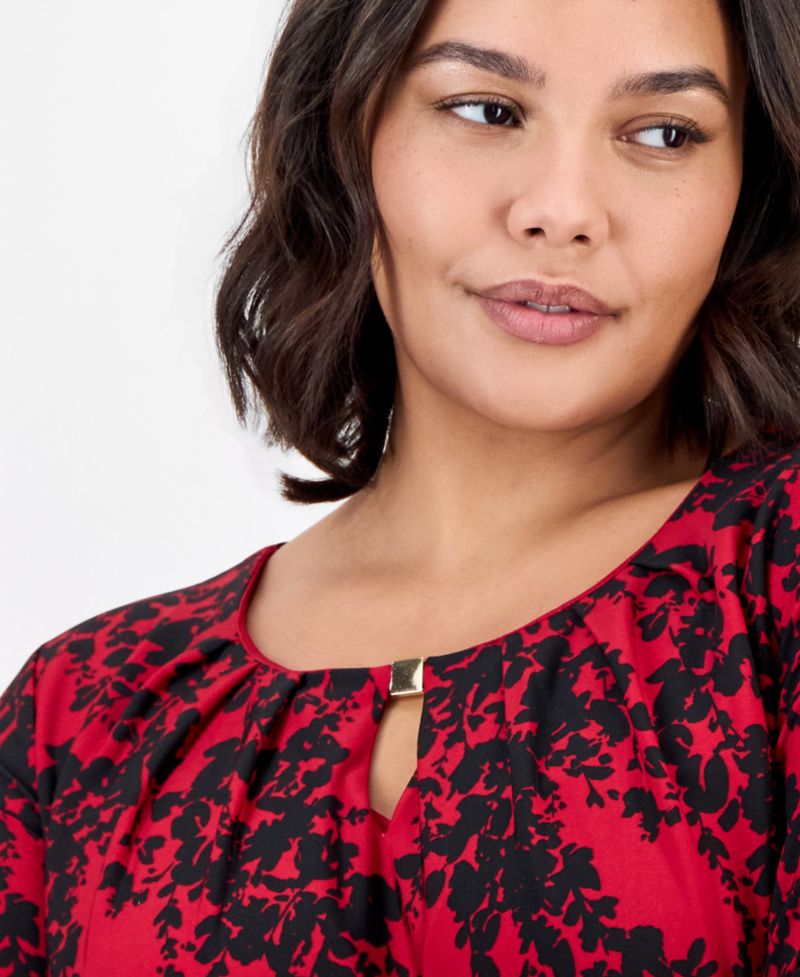 Plus Size 3/4-Sleeve Floral Keyhole Blouse