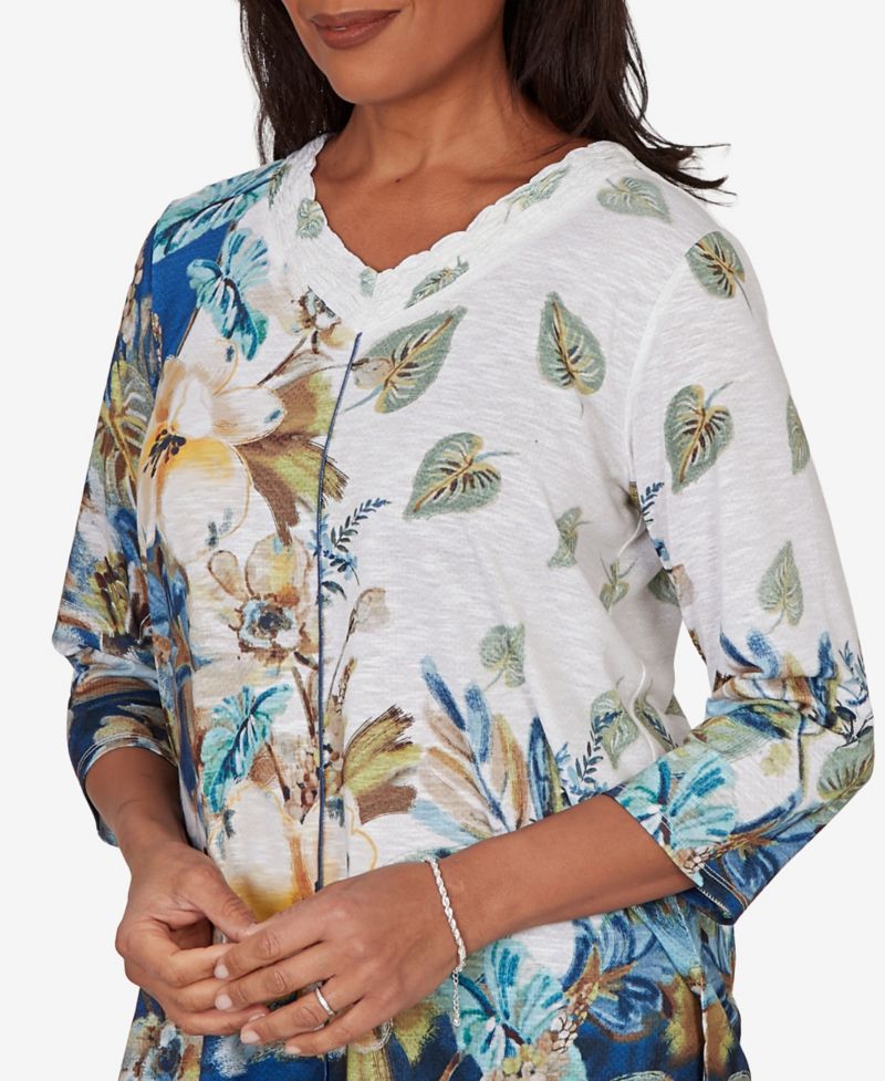 Petite Placed Texture Floral Knit Top