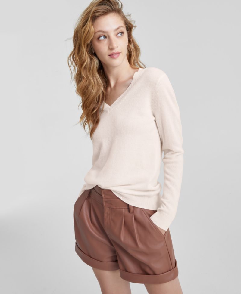 100% Cashmere Petite V-Neck Long-Sleeve Sweater