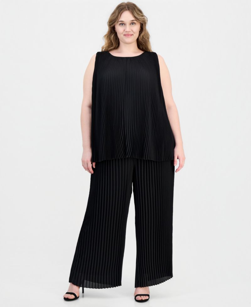 Plus Size Round-Neck Sleeveless Pleated Top